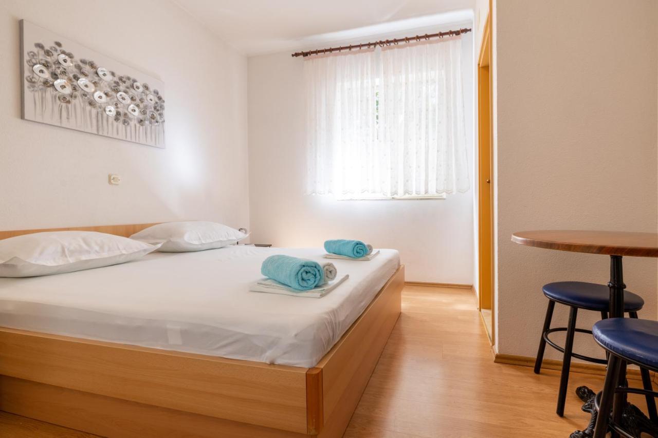 Apartment For 5 Makarska Exterior foto