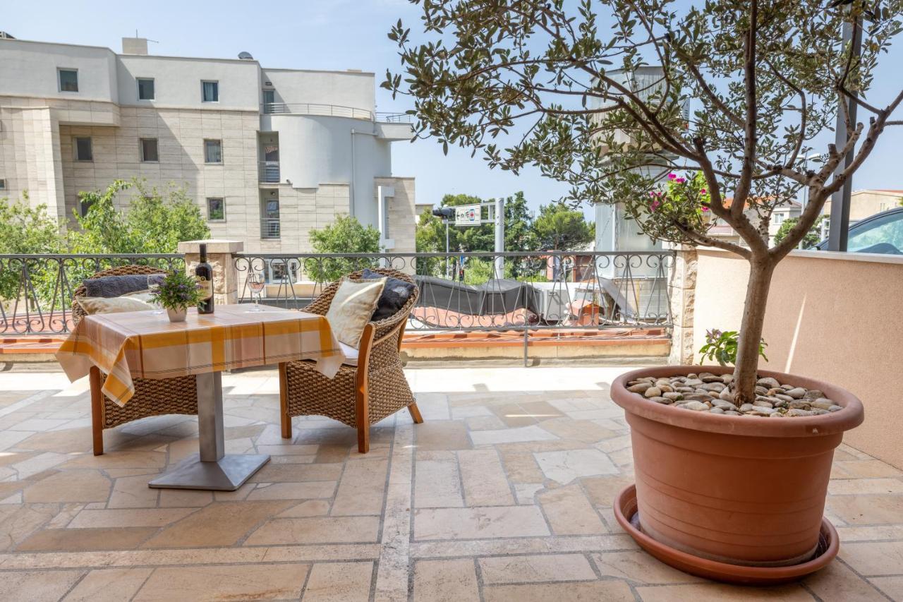 Apartment For 5 Makarska Exterior foto