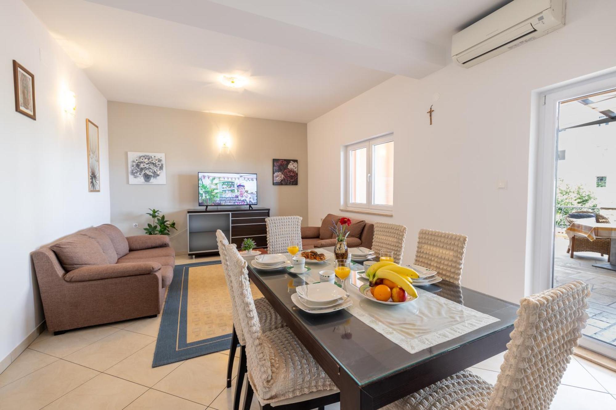 Apartment For 5 Makarska Exterior foto